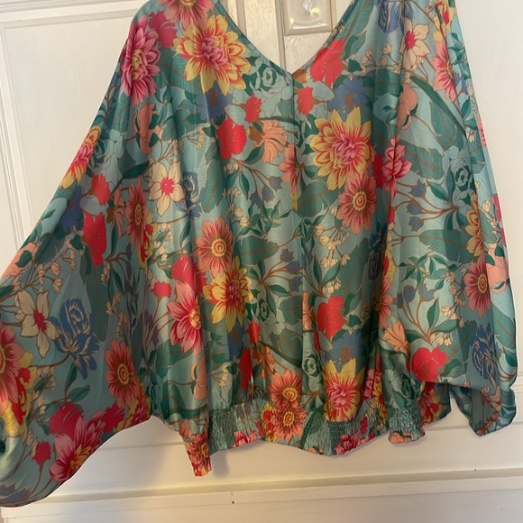 Umgee blouse - Picture 5 of 6